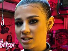 Store pupper, Brunette, Fingring, Hardcore, Kyssing, Onani, Pupper, Leker