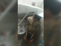 I filmed the new girl in the bath, with her mouth on the tattooed's cock... She Baez and Dluquinhaa