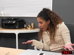 Grosser arsch, Fingern, Gruppensex, Latina, Lecken, Milf, Büro, Muschi