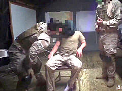 Arabky, Drobounká, Realita, Uniforma