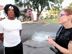 Sucer une bite, Conversation vulgaire, Femme dominatrice, Naine, Seins naturels, Orgasme, Petite femme, Plan cul à trois