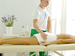 Stor stjärt, Stor kuk, Avsugning, Brunett, Doggystyle, Massage, Naturliga tuttar, Rakad