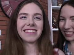 Brunetka, Prstění, Lesbické