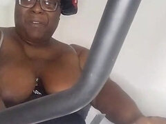 Amatööri, Iso kaunis nainen, Musta, Vanhempi, Soolo, Urheilu