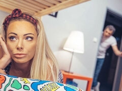 Anal, Sucer une bite, En levrette, Double pénétration, Hard, Hôtel, Tatouage, Jouets