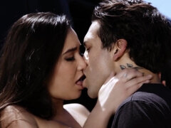 Gros cul, Gros seins, Brunette brune, Tir de sperme, En levrette, Poilue, Hd, Seins naturels