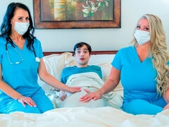 침실, 큰 엉덩이, 큰 음경, 큰 가슴, 오랄섹스, 도기스타일, 두여자와 한남자, 밀프