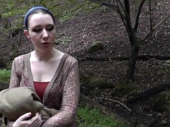 Fucked and finished his girlfriend in the forest