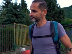 HUNT4K. Tourist in exchange for money permits homeowner