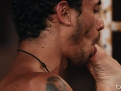 Lamer culo, Beso negro, Rubia, Mamada, Penetracion con dedos, Atragantadas, Al aire libre, Tatuaje