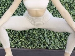 Yoga babe in cameltoe leggings with no panties