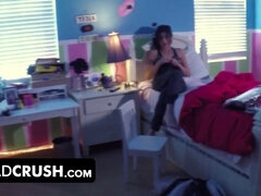 デカ尻, フェラチオ, イく瞬間, 手コキする, オマンコ, 叫ぶ, 剃毛, ティーン