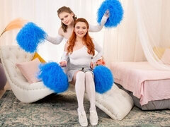 Μεγάλος κώλος, Μεγάλος πούτσος, Πίπα, Σε στάση σκύλου στα τέσσερα, Γάλα, Φυσικά βυζιά, Έφηβος, Τρίο