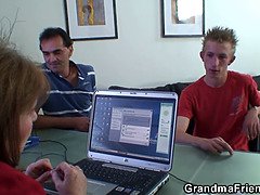 Tchecoa, Maduroa, Sexo grupal em 3 com 2 mulheres e um homem, Mamãe, Escritório, Xoxota, Realidade, Sexo grupal a três