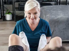 Duży tyłek, Duży kutas, Duże cycki, Blondynka, Obciąganie, Styl na pieska, Mamuśka