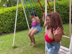 Traseiro, Bundão, Peitos grandes, Latina, Masturbação, Mãe gostosa, Ao ar livre cartaz de rua outdoor, Público