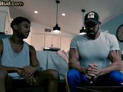 Lécher le cul, Sucer une bite, En levrette, Noir ébène, Homosexuelle, De plein air, Actrice du porno, Fessée