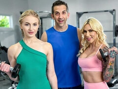 18 años, Culo grande, Verga grande, Mamada, Estilo perrito, Ffm, Gimnasio, Adolescente