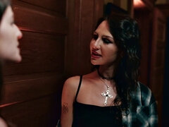 Avsugning, Handskar, Enorm, Kysser, Milf, Piercing, Tatuering, Tuttar