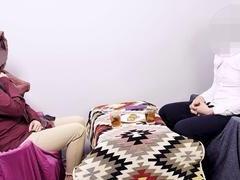 Hijab-wearing Iranian beauty Hashariirani and Dornairani showcase their charms