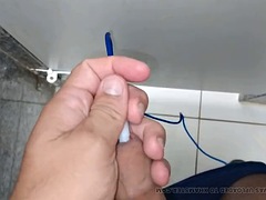 Strange method to probe the glans and buttocks at the same time