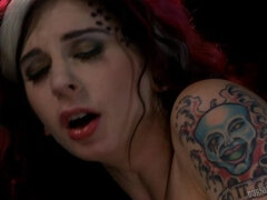 Tette grandi, Goth, Lesbica