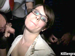 Amateur, Sucer une bite, Britannique, Bukkaké, Lunettes, Branlette thaïlandaise, Pigtail, Adolescente