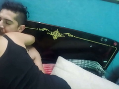 Amateur, Grosse bite, Sucer une bite, En gros plan de très près, Fille latino, Tatouage, Adolescente, Plan cul à trois