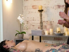 デカ尻, デカパイ, 茶髪の, Hd, レズビアン, マッサージ, タトゥー