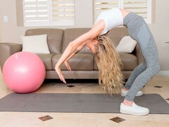 Blondinka, Fafanje, Dekle drka tiča, Prvoosebno snemanje seksa, Obrito, Koščena, Najstnice, Joške