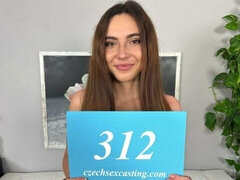 18, Stor stjärt, Stor kuk, Avsugning, Doggystyle, Naturliga tuttar, Tonåring, Tuttar