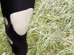 Enthousiasteling, Travestiet, Buiten, Alleen