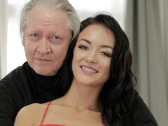 18 ans, Gros cul, Grosse bite, Gros seins, Brunette brune, En levrette, Maigrichonne, Adolescente