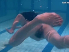 Grote mammen, Bruinharig, Vrouw, Openbaar, Russisch, Douche, Alleen, Onderwater