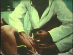 Avsugning, Doktor, Fetisch, Fingering, Gynekologi, Hårig, Mjölk, Trekant