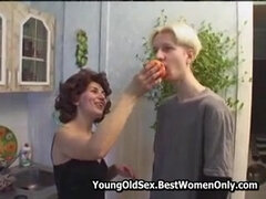 Amatőr, Konyha, Érett koros, Érett feleség, Meztelen, Orosz, Tini, Kukkoló