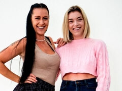 Blondi, Sormetus, Lesbo, Luonnolliset tissit, Pillu, Ajeltu, Strippaus, Tissit