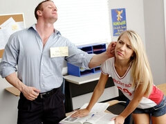 18 ans, Gros cul, Grosse bite, Blonde, Sucer une bite, En levrette, Adolescente, Nénés