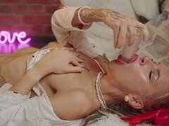 18 let, Masturbace, Orgasmus, Ruské, Tetování, Hračky