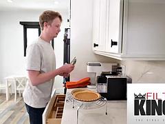 Tussi, Grosser schwanz, Grosse titten, Blasen, Braunhaarige, Handjob, Milf, Titten