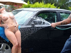 Hatalmas hátsó, Monumentális dákó, Tekintélyes didik, Szőke, Cumizás, Kutya póz, Érett feleség, Zuhanyozó