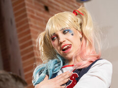 Kinky couch fucking with petite blonde cosplaying as Harley Quinn