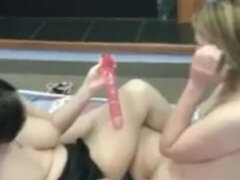 18, Amatör, Dildo, Hemmagjord, Lesbisk, Liten och nätt, Tuttar, Leksaker