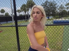 Queue, En levrette, Branlette thaïlandaise, Seins naturels, Pov, Public, Cheveux courts, Nénés