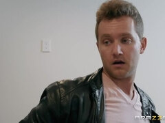 Cul, Gros seins, Noire, Mère que j'aimerais baiser, Piercing, Pov, Cheveux courts, Tatouage