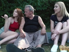 18 ans, Blonde, 2 femmes 1 homme, Hard, Hd, Léchez, Chevaucher, Plan cul à trois