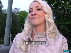 Velké péro, Blondýna, Kuřba, Evropské, Na obličej, Různé pohledy, Tetování, Kozičky