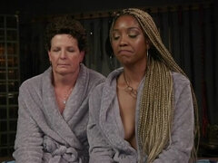 Анальный секс, Черные, Сидя на лице, Унижение, Киски, Рабыни, Тату, Вибратор