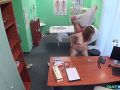 Amateur, Lécher le cul, Sucer une bite, Éjaculation interne, Médecin, Bureau, Uniforme, Voyeur