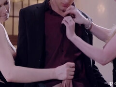 Store bryster, Blondine, Naturlige bryster, Trekant, Bryster